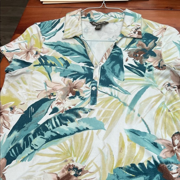 Tommy Bahama Tops - Tommy Bahama Palm Frond Floral S/S V-Neck Pullover Sz Large